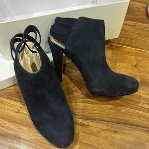 9m Women's navy Suede High Heel Ankle Booties- goat upper- Nine West